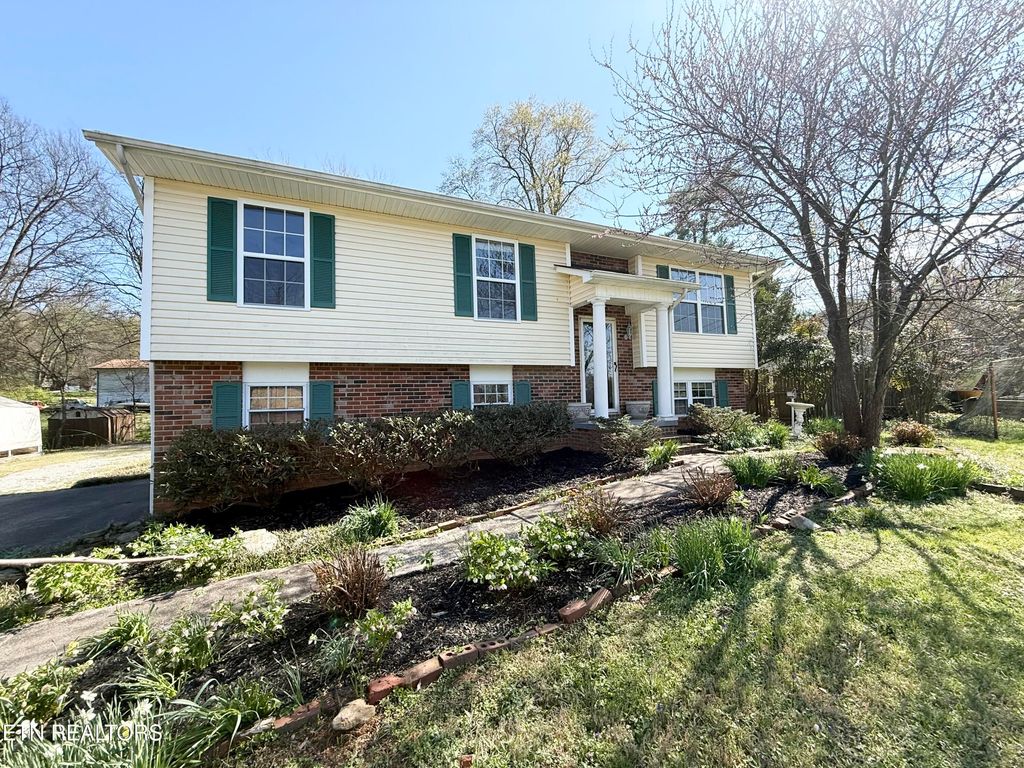 Photo of 220 Brampton Rd, Farragut, TN 37934 (MLS # 1327974)