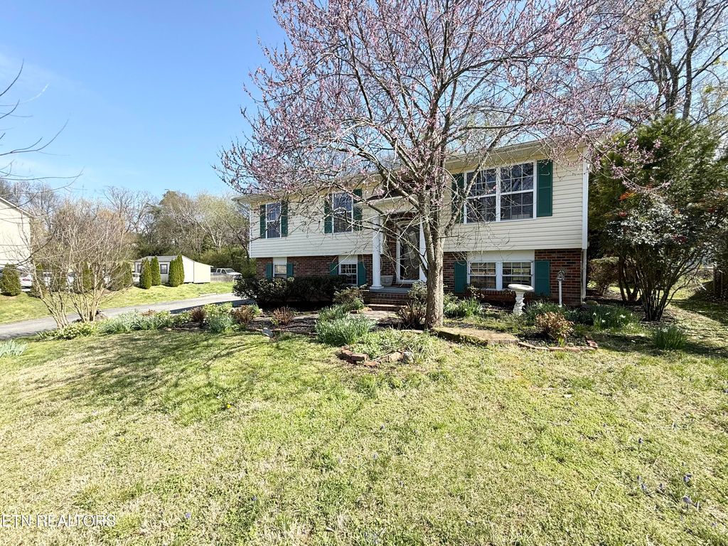 Photo of 220 Brampton Rd, Farragut, TN 37934 (MLS # 1327974)