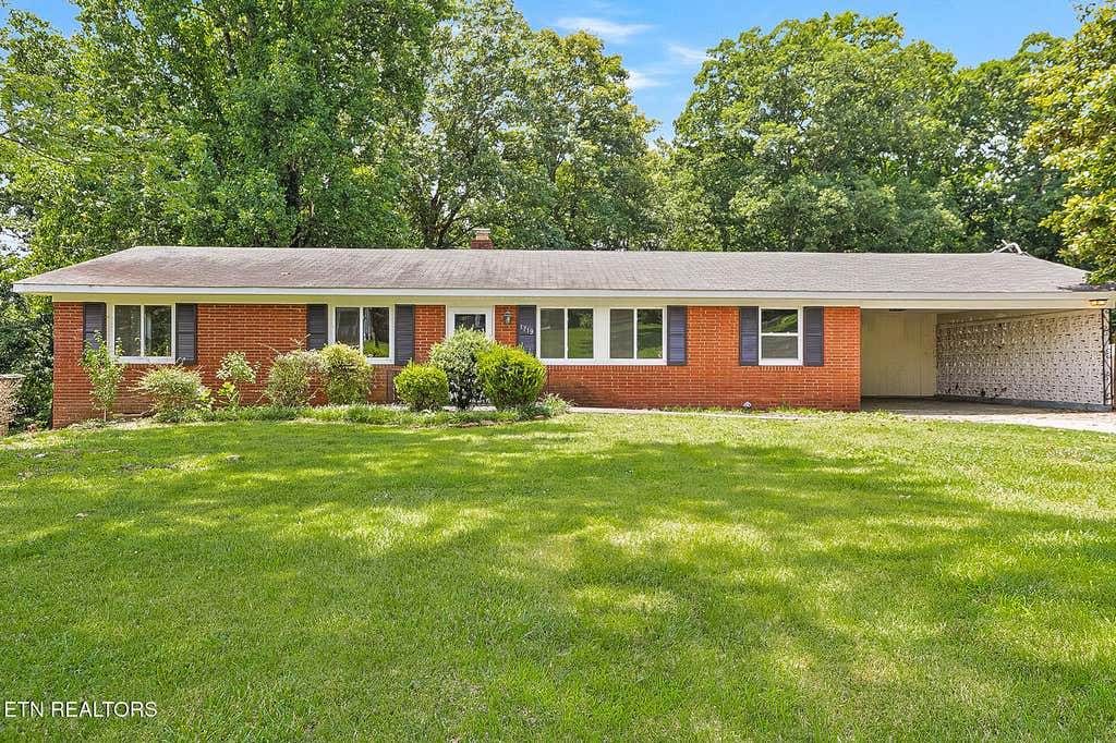 Photo of 1719 Woodhaven Drive, Knoxville, TN 37914 (MLS # 1348064)