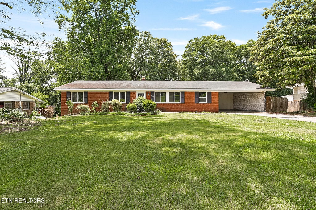 Photo of 1719 Woodhaven Drive, Knoxville, TN 37914 (MLS # 1348064)
