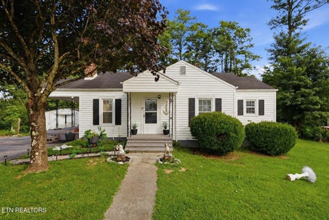 Photo of 47 Bilbrey St, Crossville, TN 38555 (MLS # 1351827)