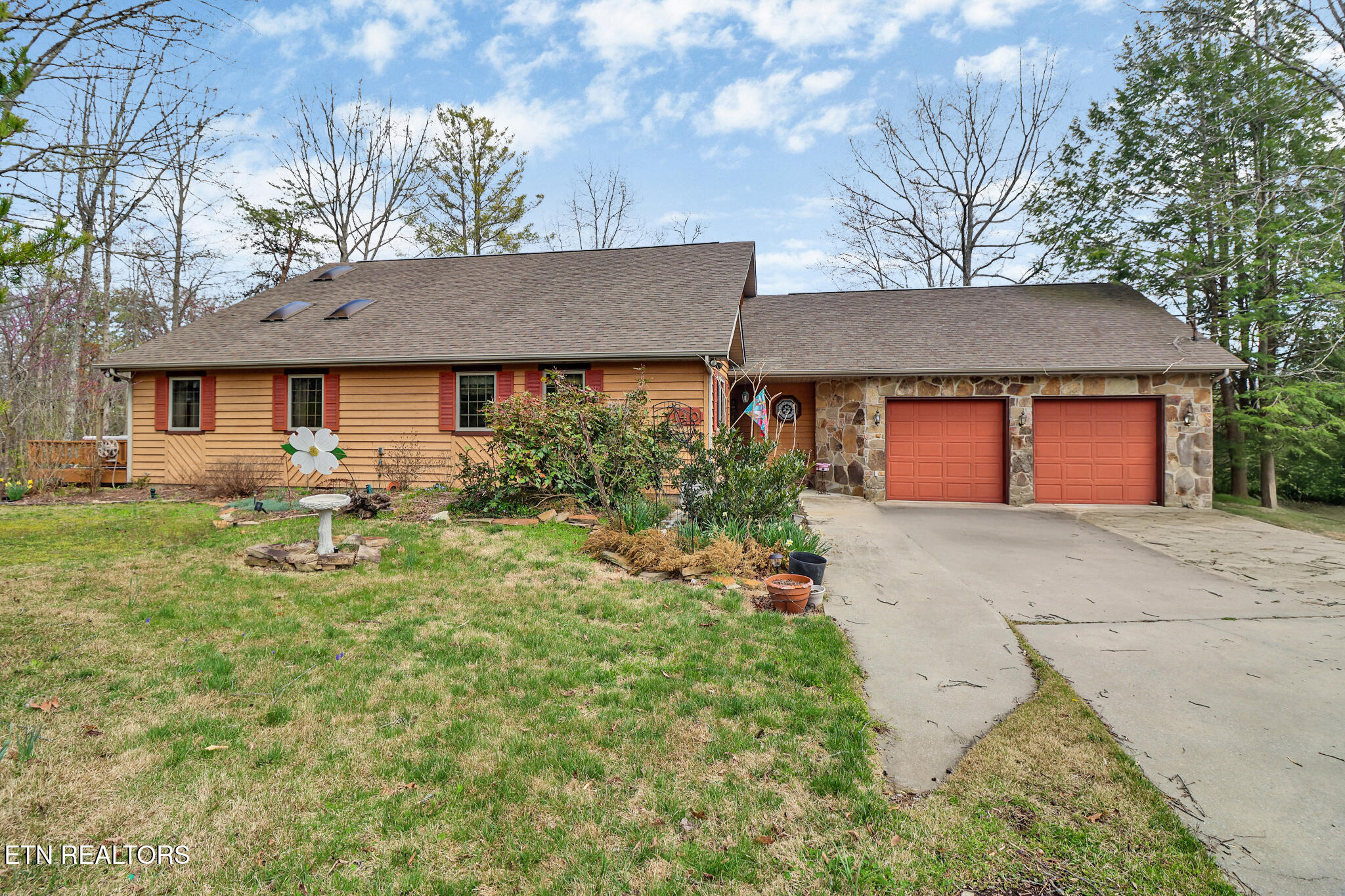 140 Tawny Oak Loop