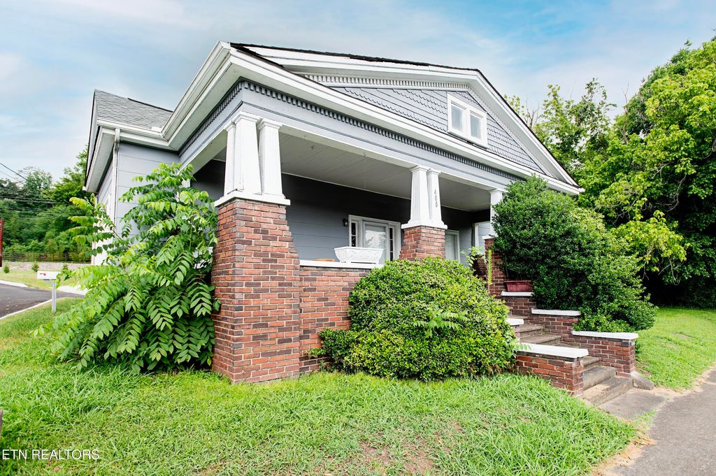 Photo of 400 N Main St, Clinton, TN 37716 (MLS # 1309504)