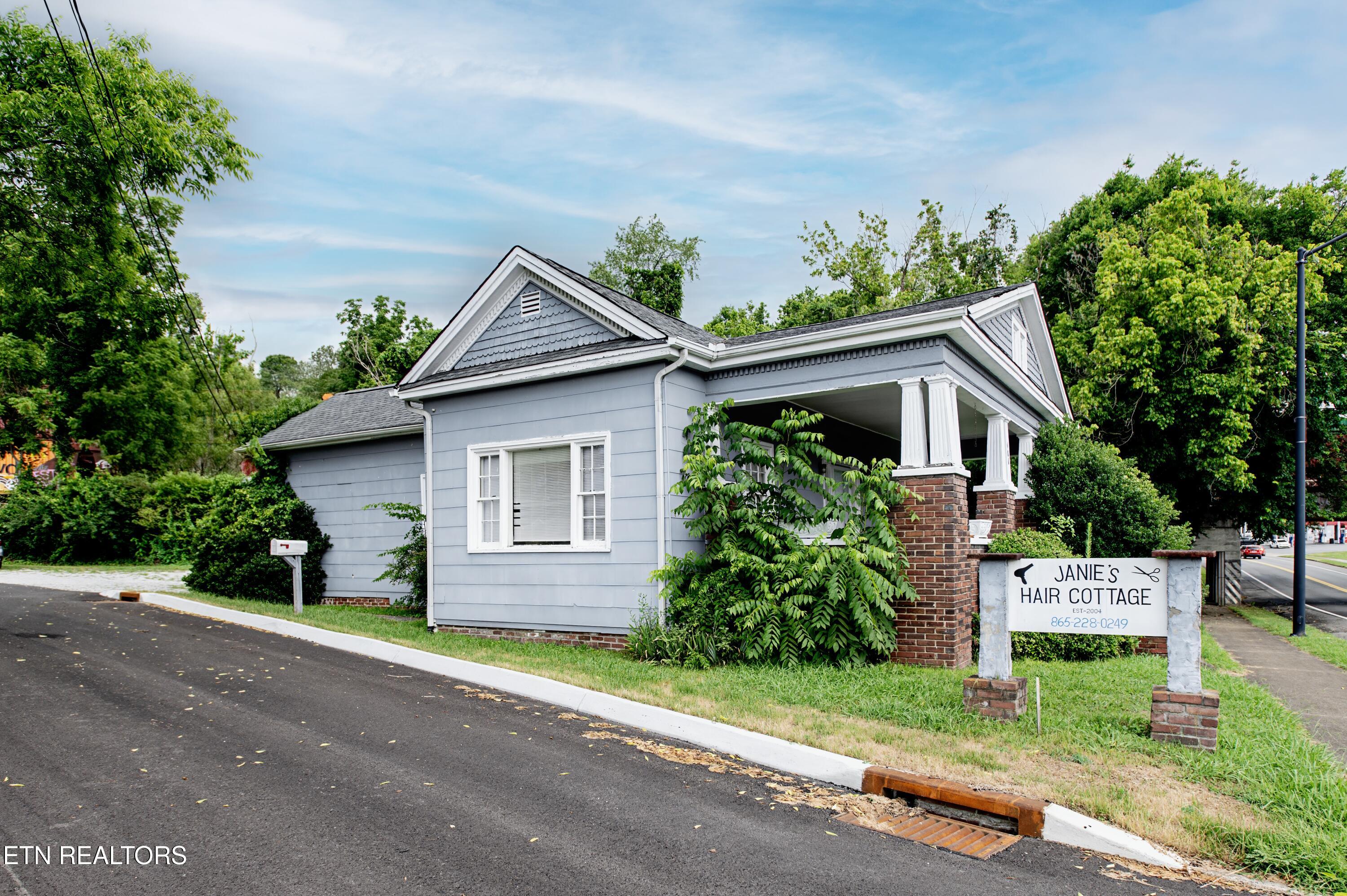 400 N Main St