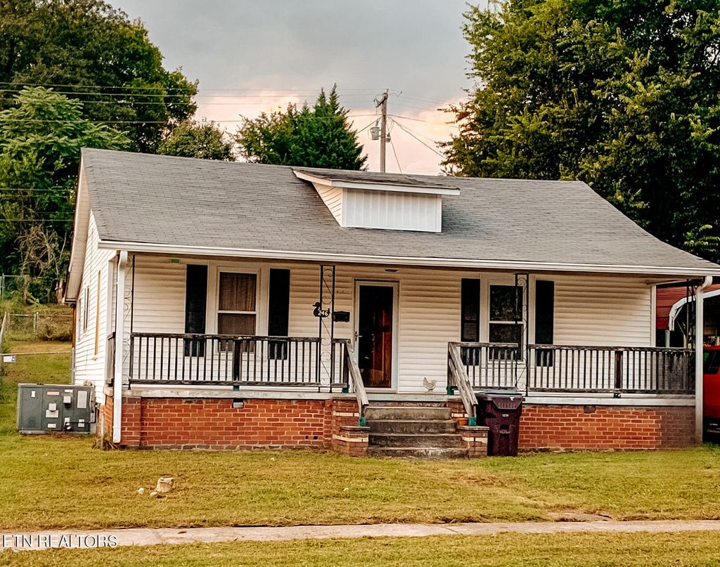Photo of 246 Lindsay St, Alcoa, TN 37701 (MLS # 1239486)