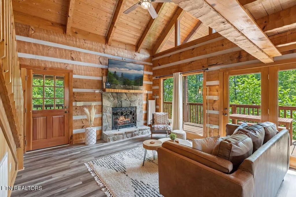 Photo of 1709 Bear View Rd, Sevierville, TN 37876 (MLS # 1312014)