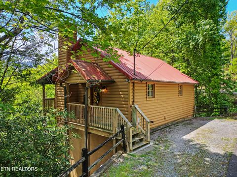 Photo of 439 Ridgeline Way, Gatlinburg, TN 37738 (MLS # 1338153)