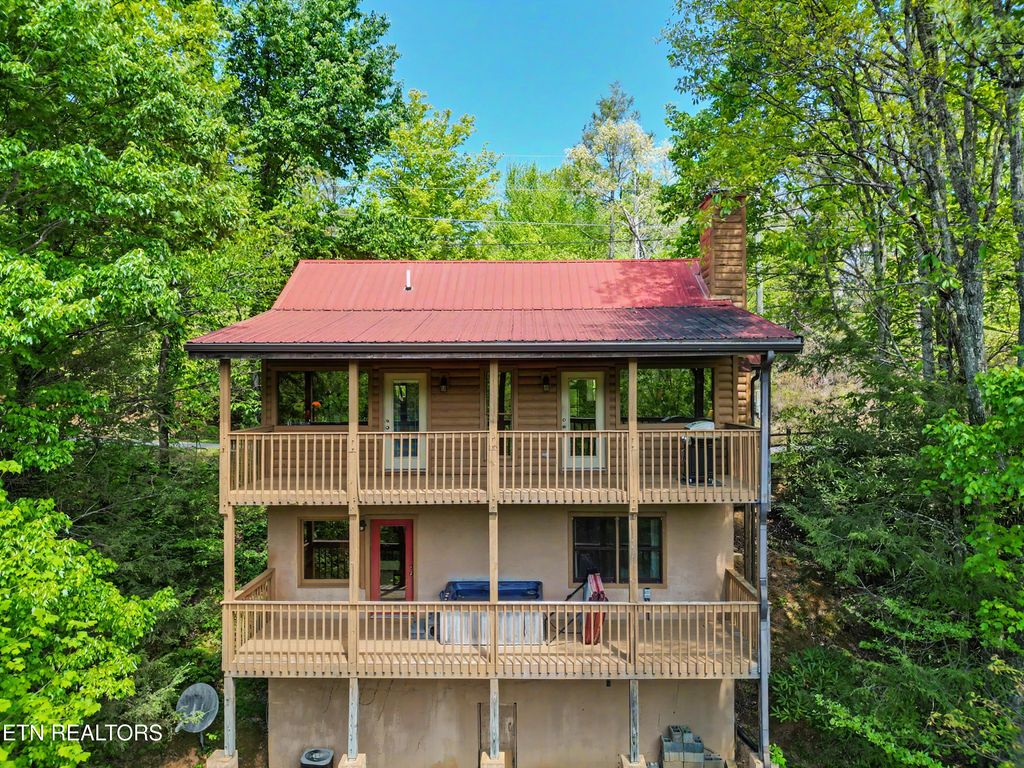 Photo of 439 Ridgeline Way, Gatlinburg, TN 37738 (MLS # 1338153)