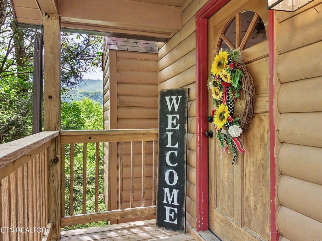 Photo of 439 Ridgeline Way, Gatlinburg, TN 37738 (MLS # 1338153)