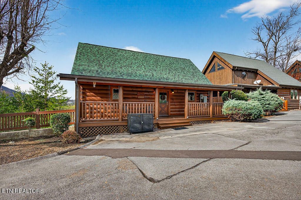 Photo of 1949 Cougar Crossing Way, Sevierville, TN 37876 (MLS # 1324248)