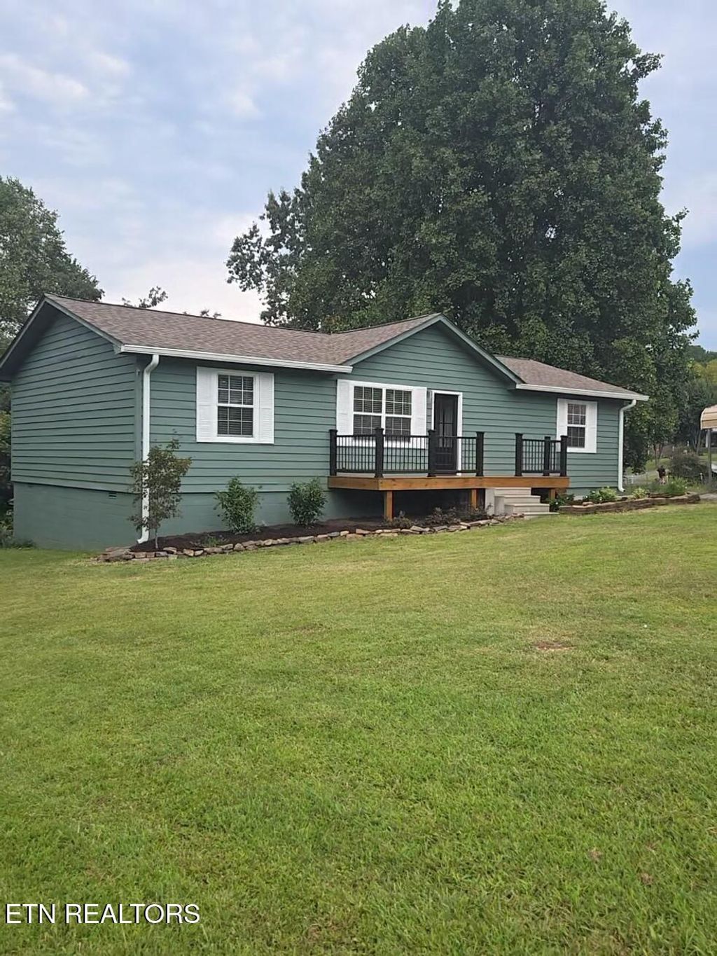 Photo of 417 Oakhill Drive, Sweetwater, TN 37874 (MLS # 1314024)