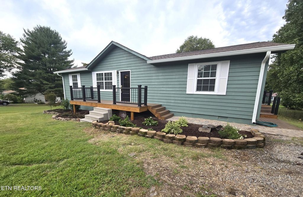 Photo of 417 Oakhill Drive, Sweetwater, TN 37874 (MLS # 1314024)