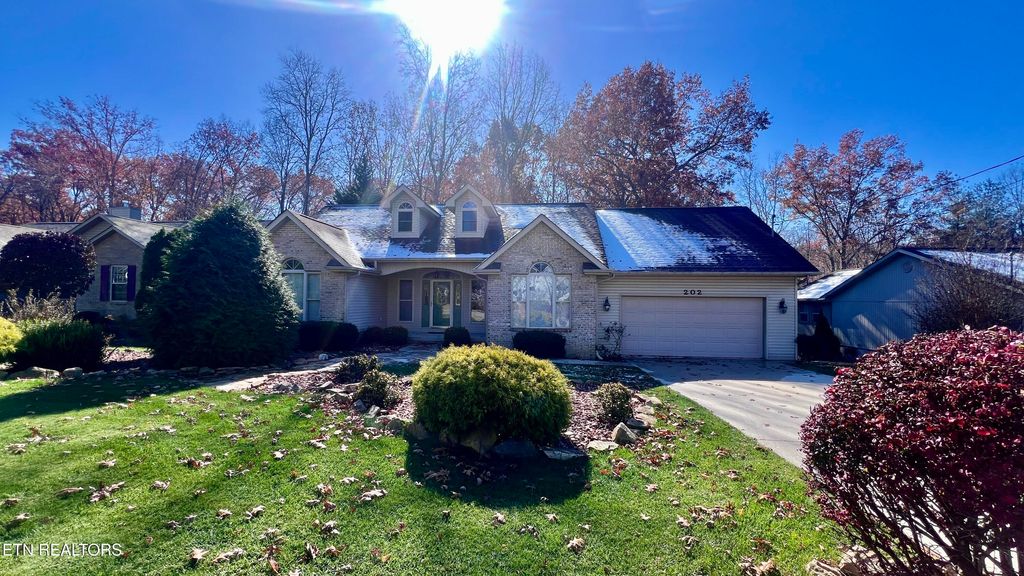 Photo of 202 Lakeview Drive, Crossville, TN 38558 (MLS # 1321672)