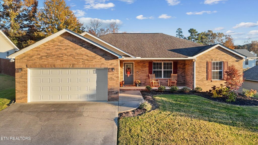Photo of 498 Oak Hills Drive, Lenoir City, TN 37771 (MLS # 1321438)