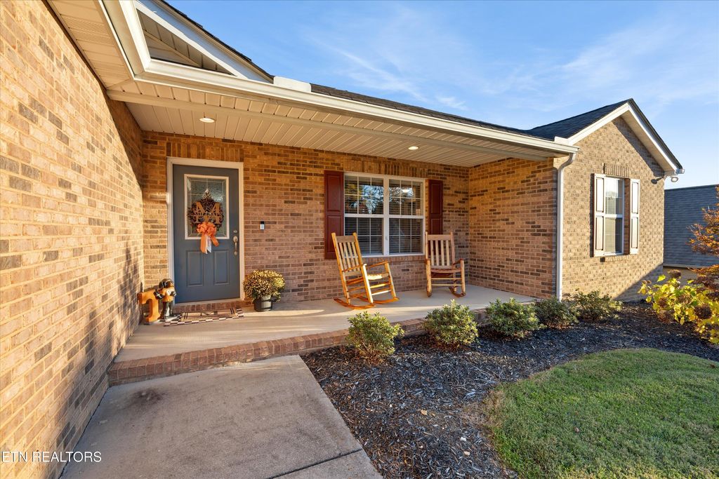 Photo of 498 Oak Hills Drive, Lenoir City, TN 37771 (MLS # 1321438)