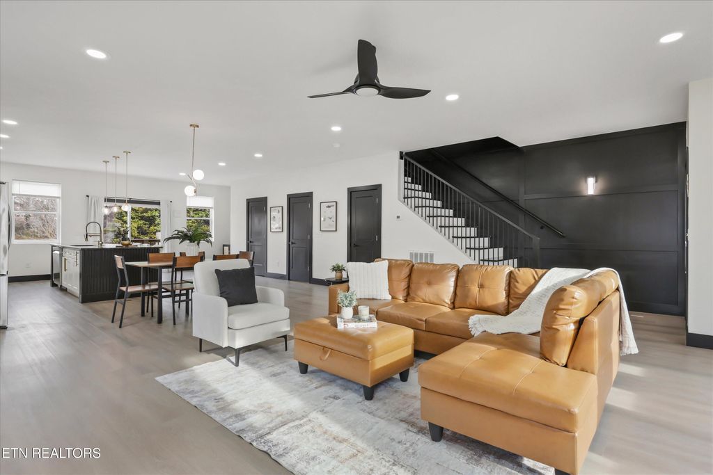 Photo of 1303 W Baxter Ave, Knoxville, TN 37921 (MLS # 1326549)