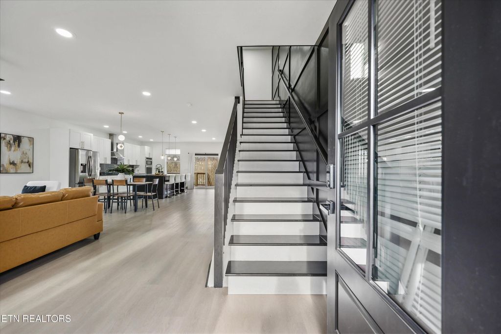 Photo of 1303 W Baxter Ave, Knoxville, TN 37921 (MLS # 1326549)