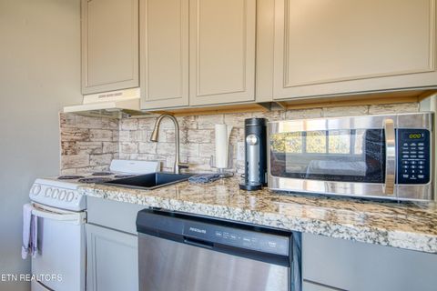 Tiny photo for 1700 Clinch Ave #612, Knoxville, TN 37916 (MLS # 1327135)