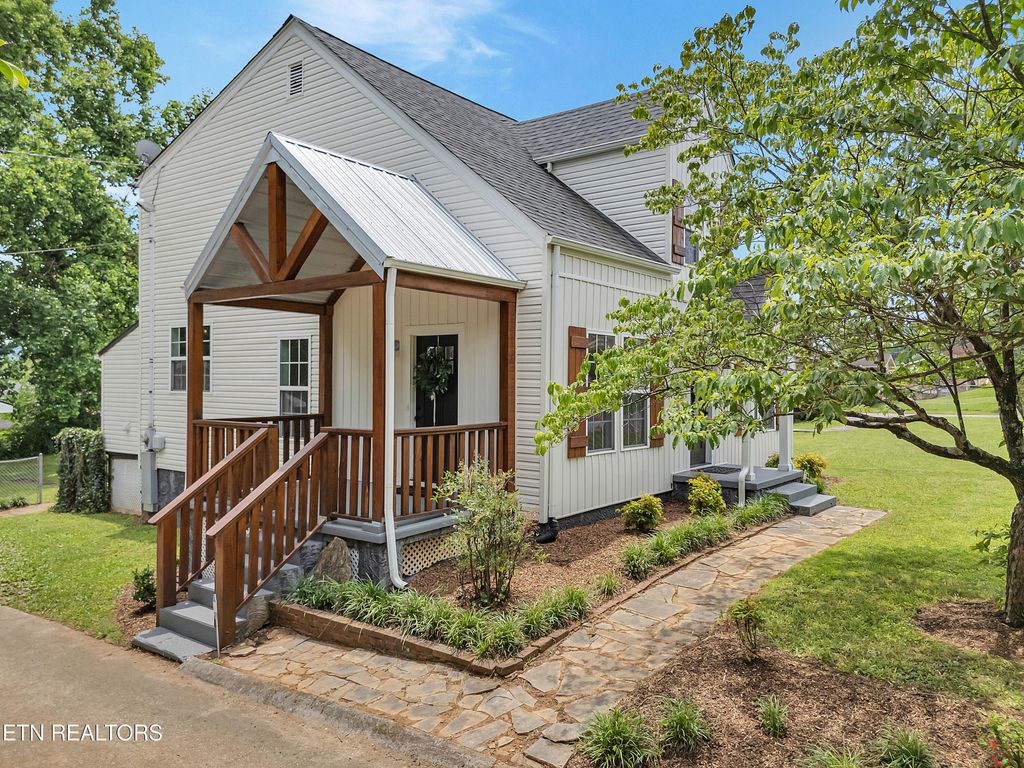 Photo of 1100 Cedar Lane, Knoxville, TN 37912 (MLS # 1330578)