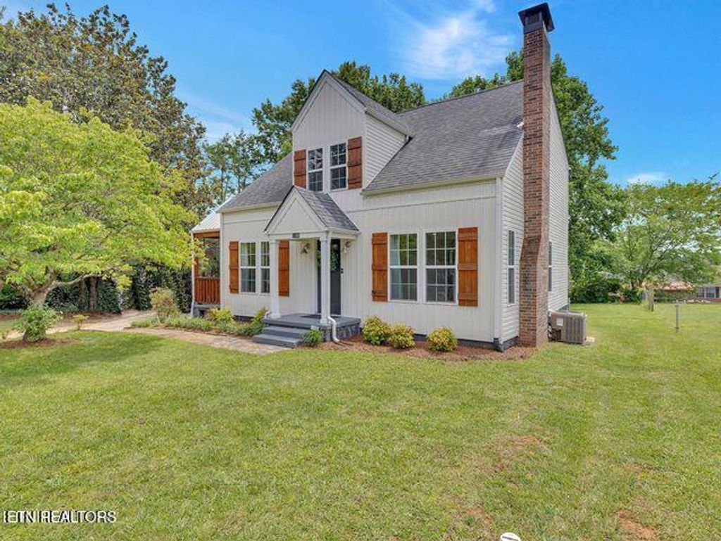 Photo of 1100 Cedar Lane, Knoxville, TN 37912 (MLS # 1330578)