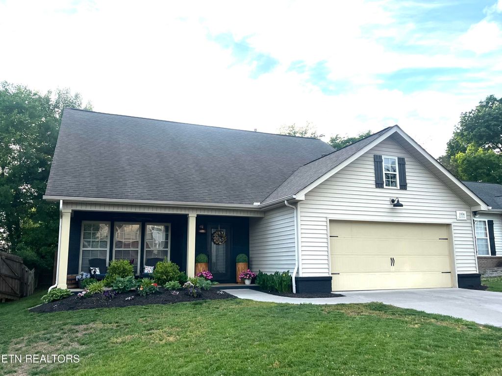 Photo of 1956 Mahogany Wood Tr, Knoxville, TN 37920 (MLS # 1340192)