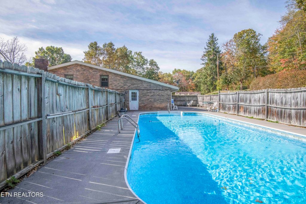 Photo of 120 West Lane, Powell, TN 37849 (MLS # 1319950)