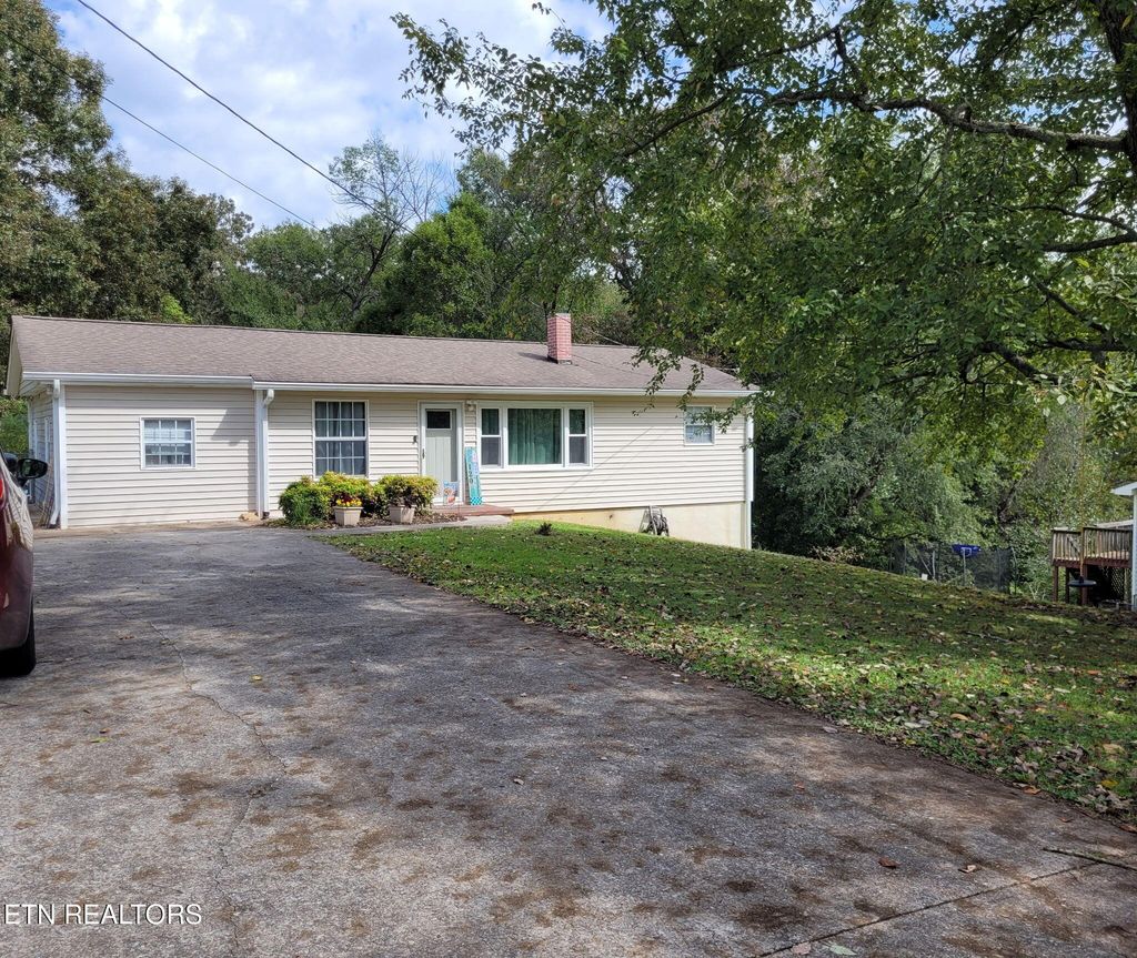 Photo of 120 Hilltop Rd, Harriman, TN 37748 (MLS # 1318677)