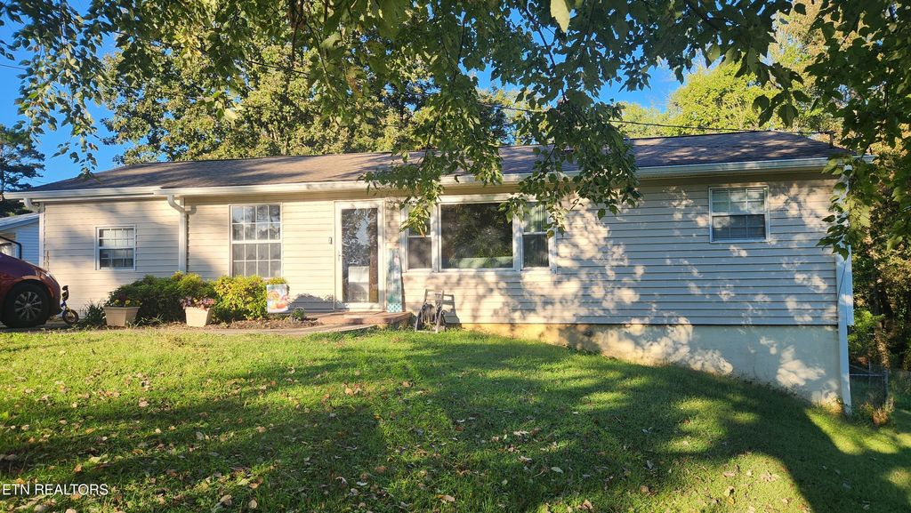 Photo of 120 Hilltop Rd, Harriman, TN 37748 (MLS # 1318677)