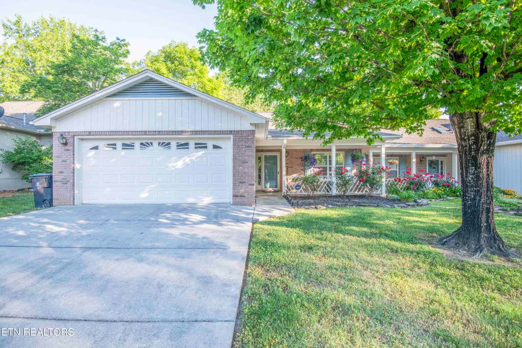 Photo of 1966 Locarno Drive, Knoxville, TN 37914 (MLS # 1343883)