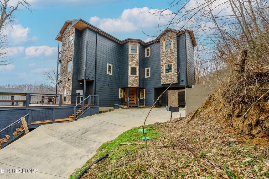 Photo of 868 Cliff Branch Rd, Gatlinburg, TN 37738 (MLS # 1338248)