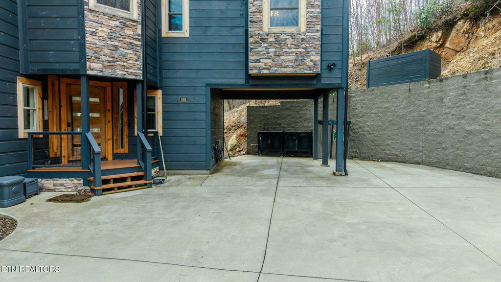 Photo of 868 Cliff Branch Rd, Gatlinburg, TN 37738 (MLS # 1338248)
