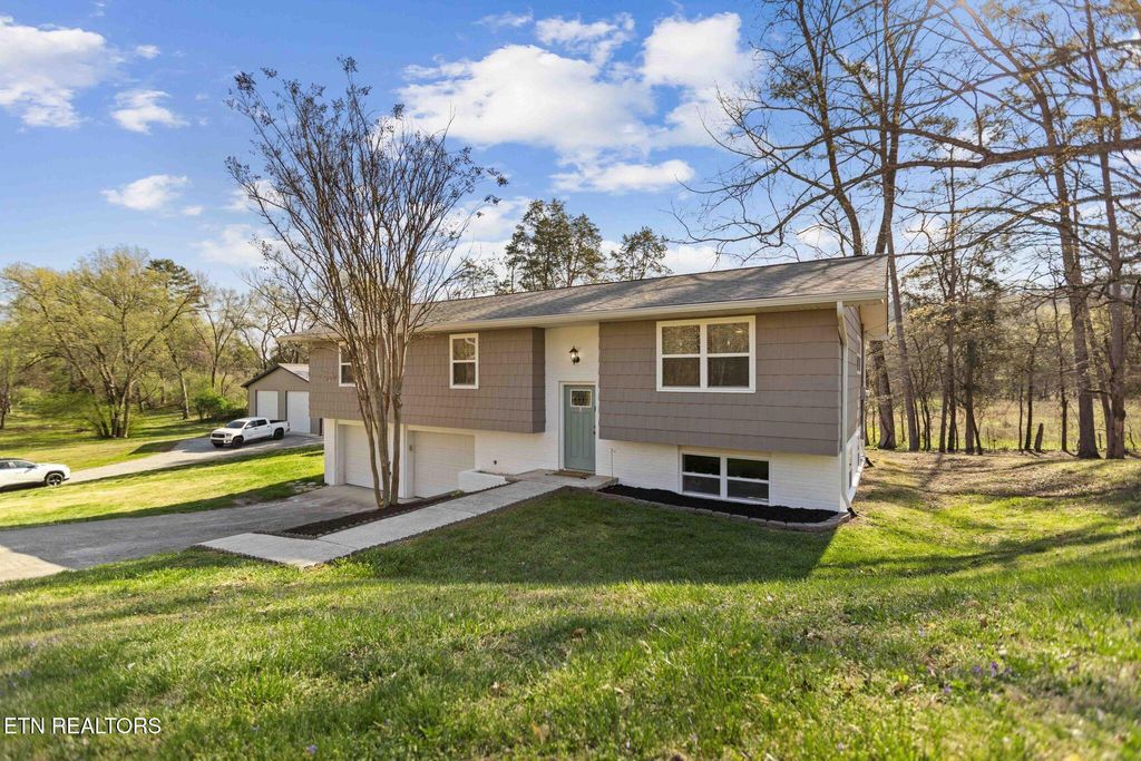 Photo of 216 Greenwood Drive, Harriman, TN 37748 (MLS # 1334563)