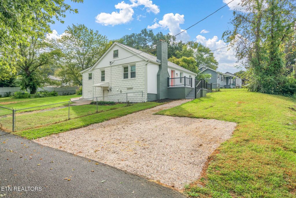 Photo of 2209 Sanderson Rd, Knoxville, TN 37921 (MLS # 1318107)