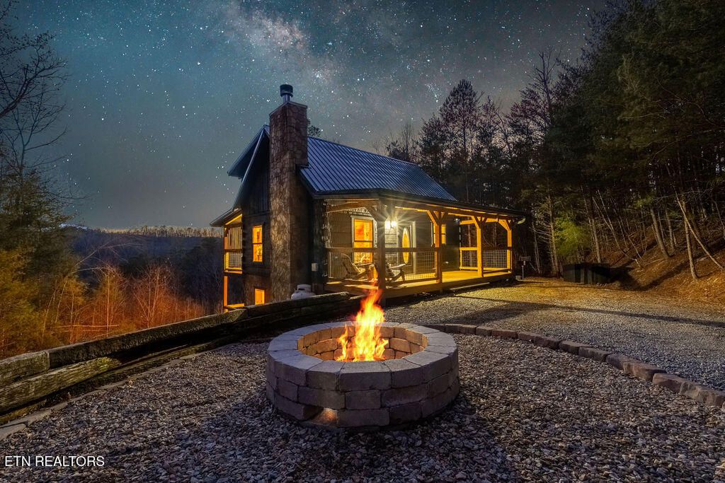 Photo of 4208 Mountain Rest Way, Sevierville, TN 37876 (MLS # 1325839)