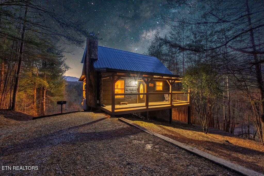 Photo of 4208 Mountain Rest Way, Sevierville, TN 37876 (MLS # 1325839)