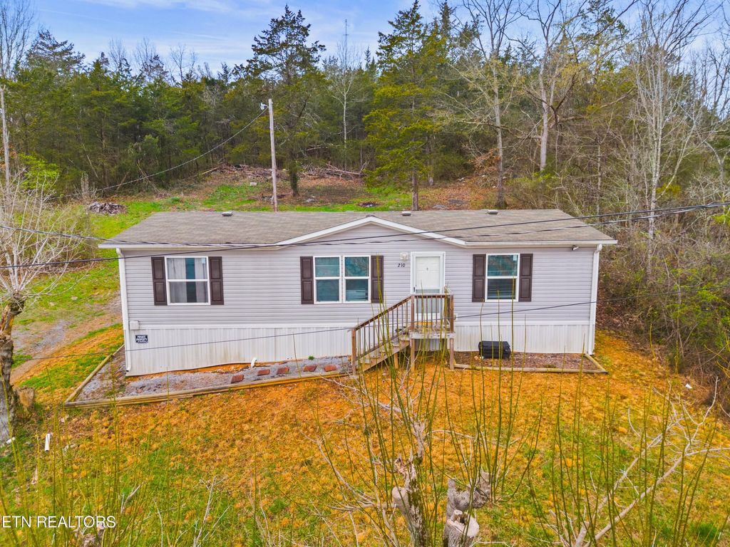 Photo of 210 Blue Top Rd, Tazewell, TN 37879 (MLS # 1332851)