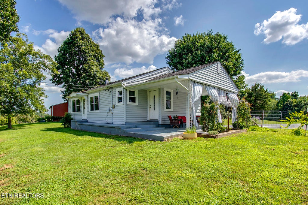 Photo of 747 E Evans St, Rockwood, TN 37854 (MLS # 1350391)
