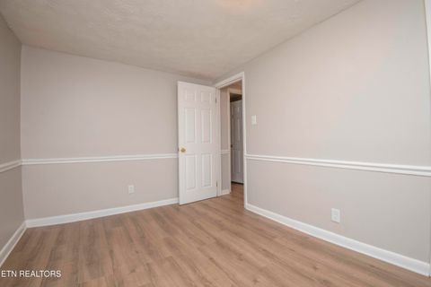 Tiny photo for 143 Shubert Street St, Kingston, TN 37763 (MLS # 1324284)