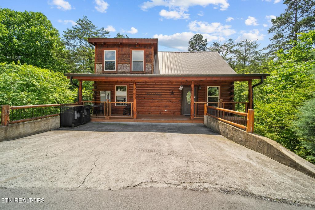 Photo of 2713 Alps Way, Pigeon Forge, TN 37863 (MLS # 1334265)