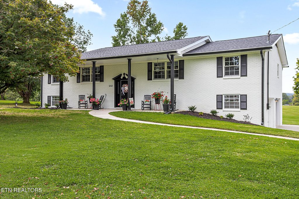 Photo of 9422 Johnson Rd, Strawberry Plains, TN 37871 (MLS # 1324162)