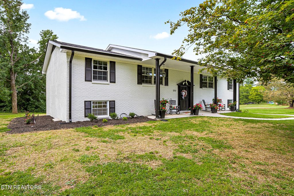 Photo of 9422 Johnson Rd, Strawberry Plains, TN 37871 (MLS # 1324162)