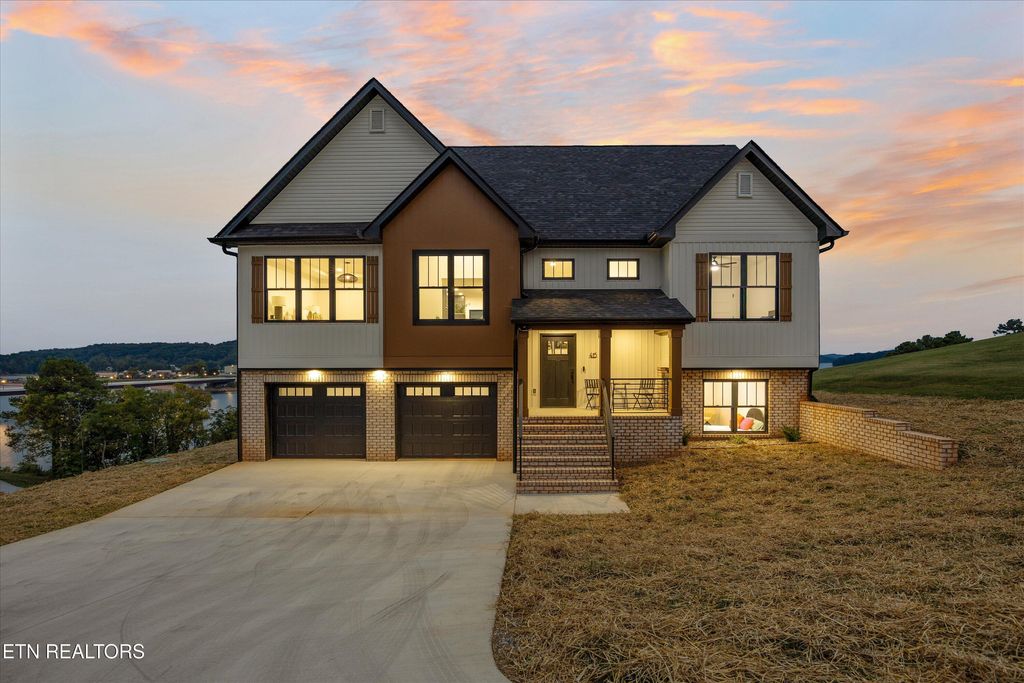 Photo of 415 Hampton Way, Dandridge, TN 37725 (MLS # 1316044)