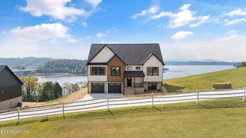 Photo of 415 Hampton Way, Dandridge, TN 37725 (MLS # 1316044)