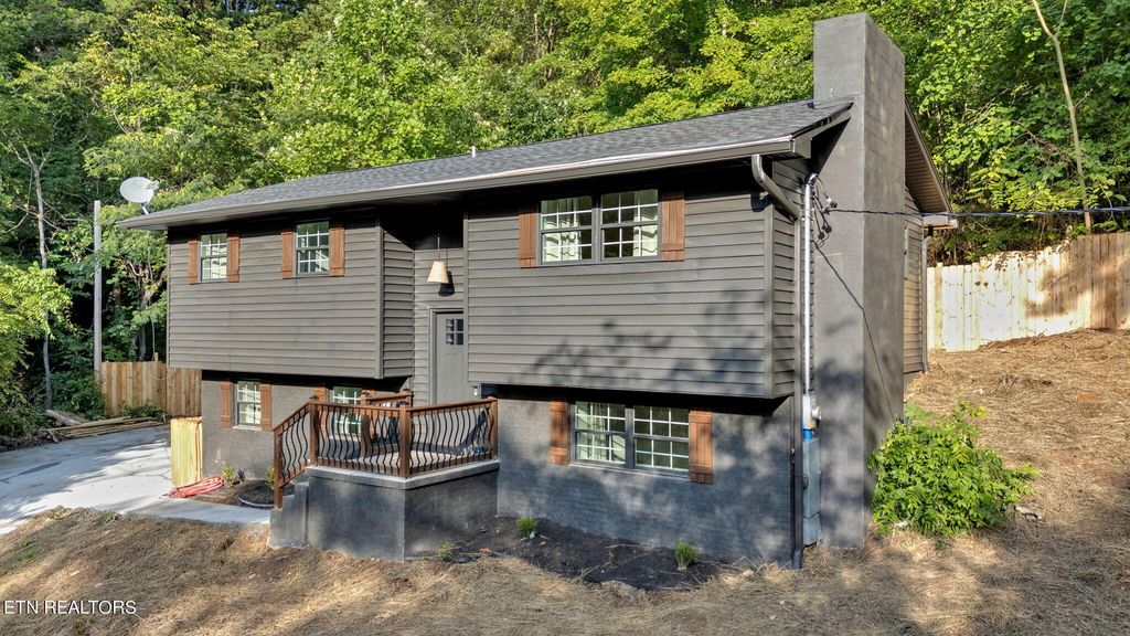 Photo of 246 Graves Hollow Rd, Maynardville, TN 37807 (MLS # 1271409)