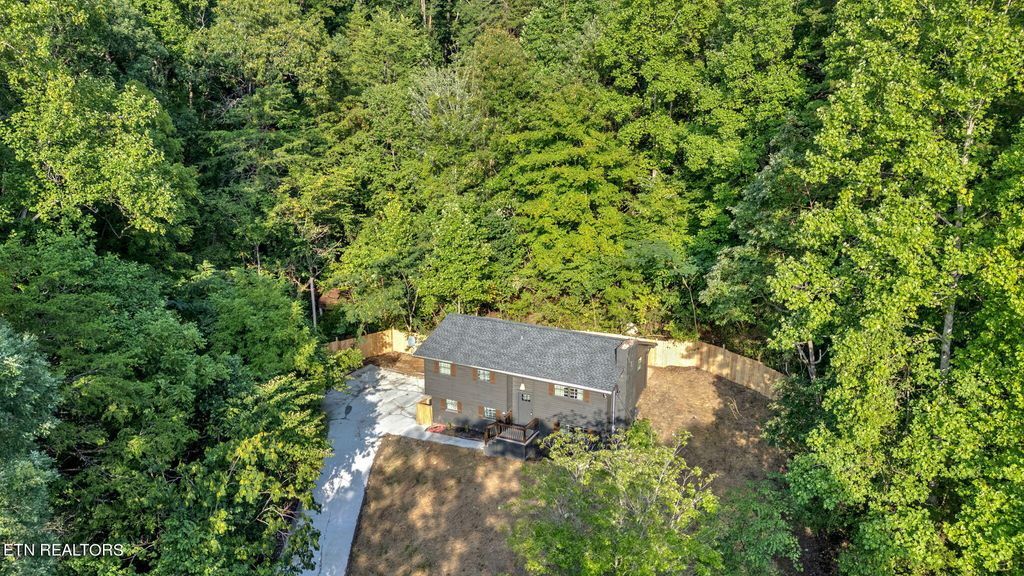 Photo of 246 Graves Hollow Rd, Maynardville, TN 37807 (MLS # 1271409)
