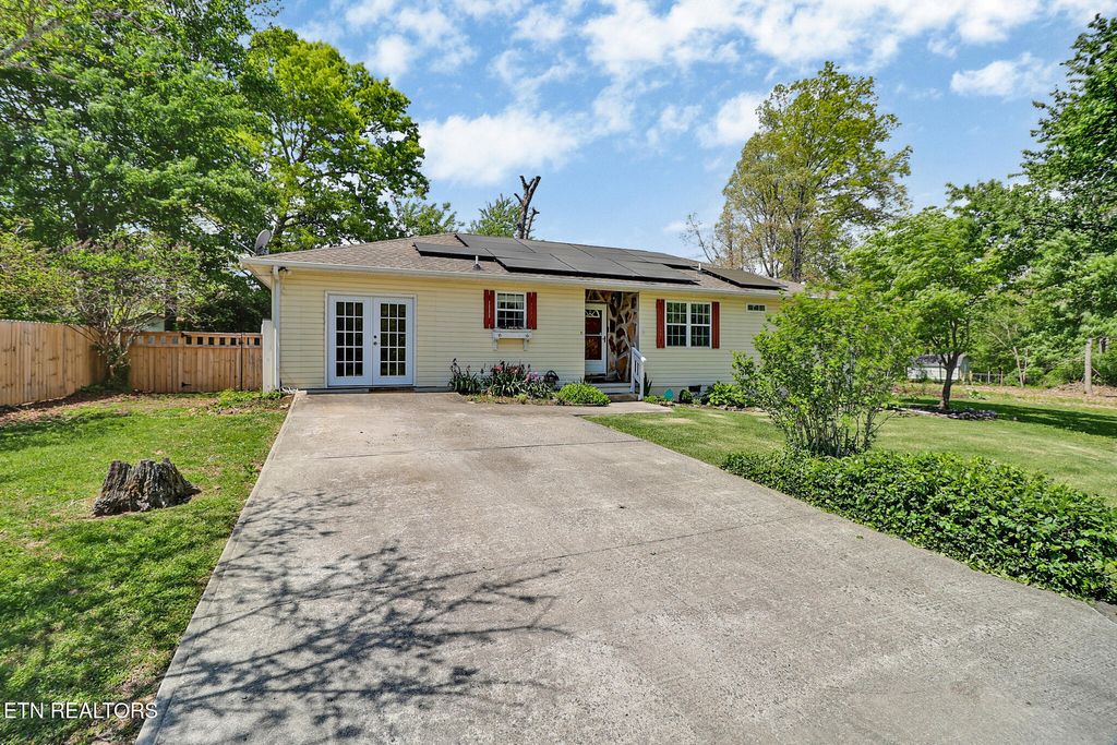 Photo of 15 Rena Circle, Crossville, TN 38572 (MLS # 1329320)