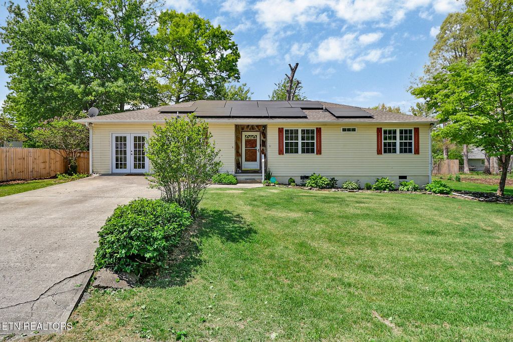 Photo of 15 Rena Circle, Crossville, TN 38572 (MLS # 1329320)