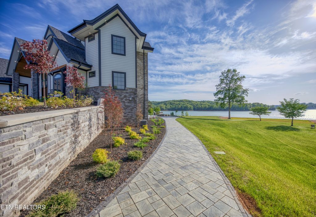 Photo of 202 Crown Jewel Lane, LaFollette, TN 37766 (MLS # 1339152)