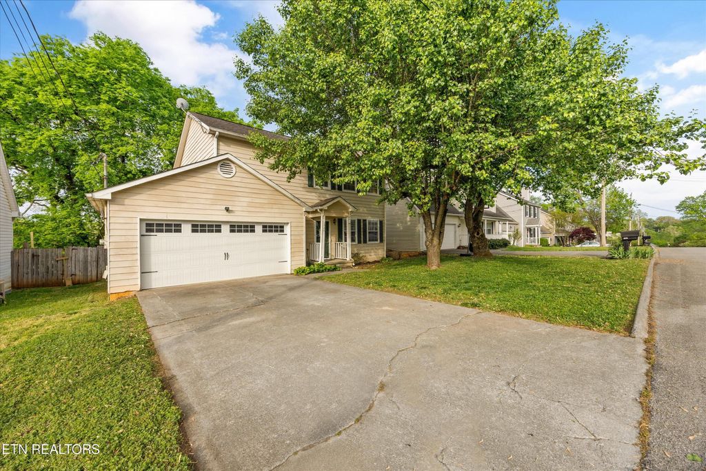 Photo of 1365 Woodridge Drive, Knoxville, TN 37919 (MLS # 1337120)
