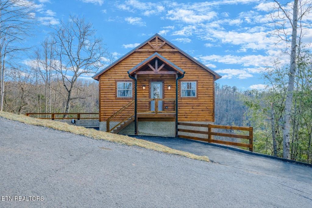 Photo of 756 Ski View Lane, Sevierville, TN 37876 (MLS # 1331624)